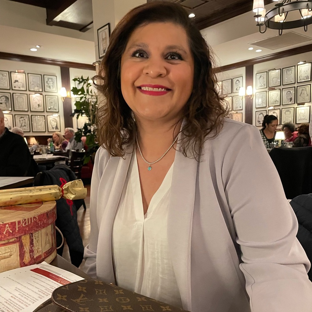 Meet your Posher, Claudia